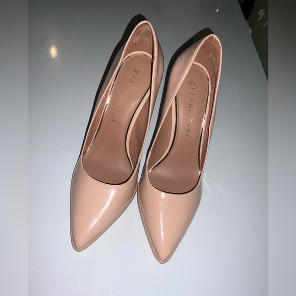 Gianni Bini size 10, tan, pointy, stow heels - Picture 2 of 7